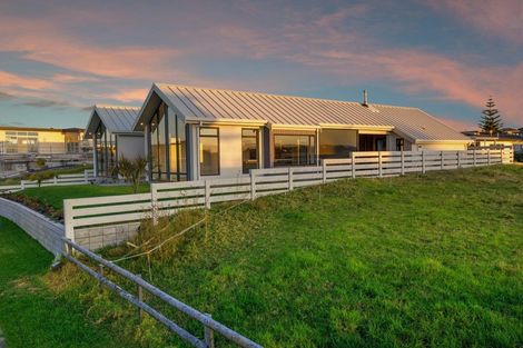 Photo of property in 16 Pacific Parade, Coastlands, Whakatane, 3120