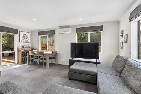 Photo of property in 16u7 Black Rock Road, Newlands, Wellington, 6037