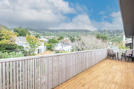Photo of property in 16 Romney Square, Tawa, Wellington, 5028