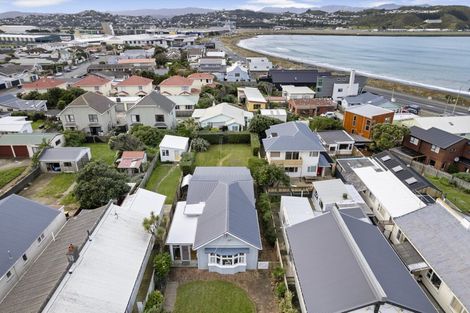 Photo of property in 203 Onepu Road, Lyall Bay, Wellington, 6022
