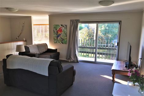 Photo of property in 35 Kemp Road, Massey, Auckland, 0614