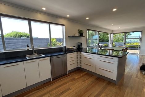 Photo of property in 29 Kiriwai Road, Paremata, Porirua, 5024