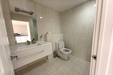 Photo of property in 71 Rising Parade, Fairview Heights, Auckland, 0632