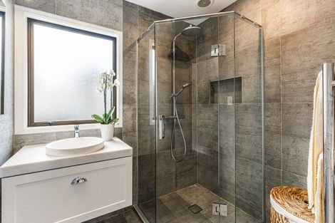 Photo of property in 22 Derwent Crescent, Titirangi, Auckland, 0604