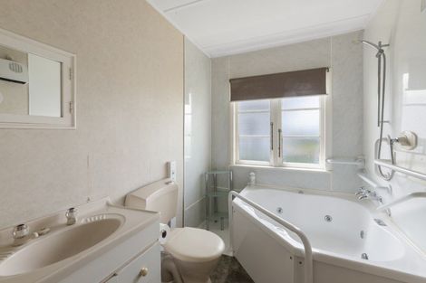 Photo of property in 6 Seabury Avenue, Foxton Beach, Foxton, 4815