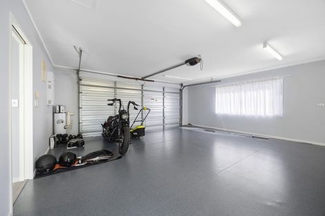Photo of property in 10 Lupetti Rise, West Harbour, Auckland, 0618