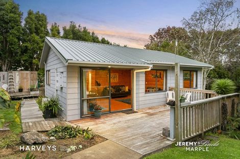 Photo of property in 12 Highland Avenue, Titirangi, Auckland, 0604