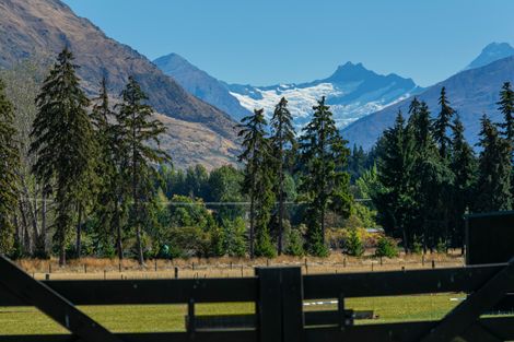 Photo of property in 16 Little Orchard Way, Wanaka, 9382