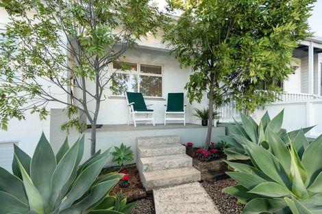 Photo of property in 5b Tay Street, Mount Maunganui, 3116