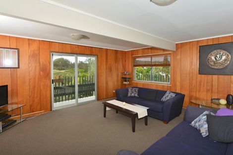 Photo of property in 35 Kemp Road, Massey, Auckland, 0614