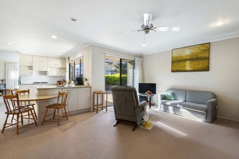 Photo of property in 17 Bundoran Way, Pinehill, Auckland, 0632