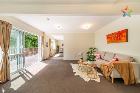 Photo of property in 28 Lincoln Avenue, Tawa, Wellington, 5028
