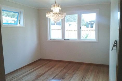 Photo of property in 20a Amberley Avenue, Te Atatu South, Auckland, 0610