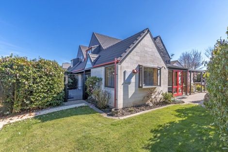 Photo of property in 27 Dovedale Avenue, Ilam, Christchurch, 8041
