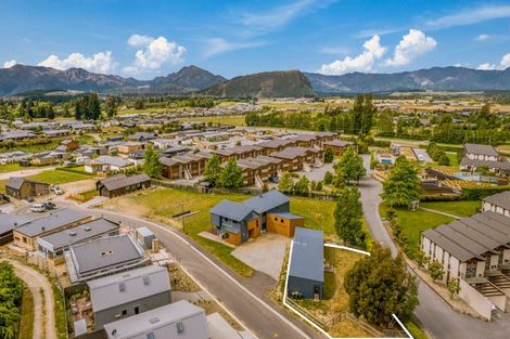 Photo of property in 2 Cleland Close, Wanaka, 9382