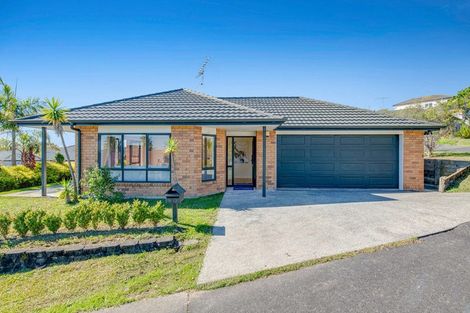 Photo of property in 19 Black Teal Close, Unsworth Heights, Auckland, 0632