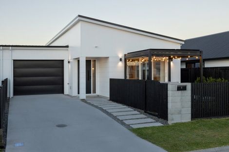 Photo of property in 2 Julie Lane, Papamoa, 3118