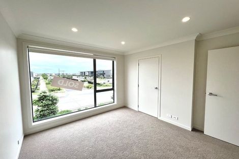 Photo of property in 10 Park Green Avenue, Rosehill, 2113