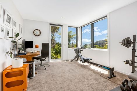 Photo of property in 4 Francis Bell Grove, Lowry Bay, Lower Hutt, 5013