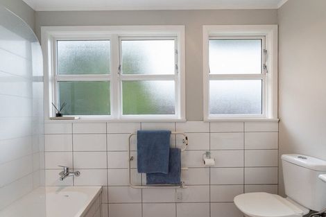 Photo of property in 19 Jane Grove, Paparangi, Wellington, 6037