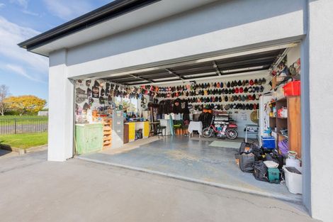 Photo of property in 32 Heynes Place, Clive, 4102