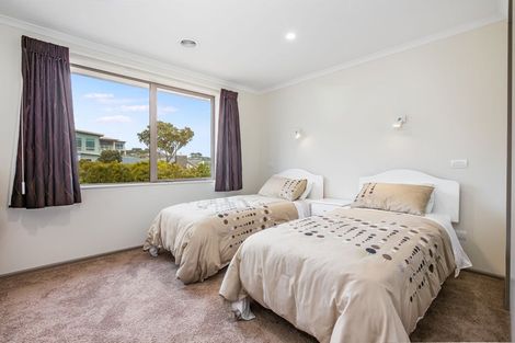 Photo of property in 9 Hollyford Place, Aotea, Porirua, 5024