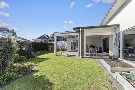 Photo of property in 17 Redwood Crescent, Hurdon, New Plymouth, 4310