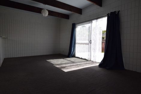 Photo of property in 1/21 Reynella Drive, Massey, Auckland, 0614