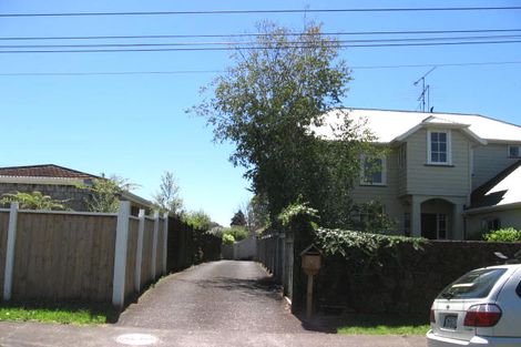 Photo of property in 2/4 Stratford Avenue, Milford, Auckland, 0620