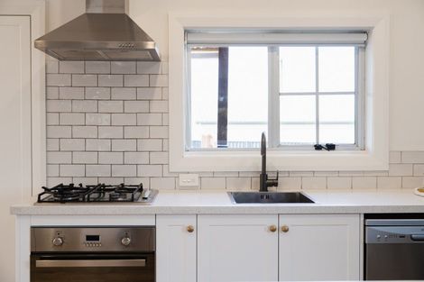 Photo of property in 27 Isadore Road, Saint Clair, Dunedin, 9012