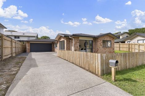 Photo of property in 10 Mediterranean Way, Goodwood Heights, Auckland, 2105