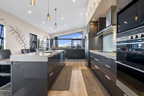 Photo of property in 25 Waitemata Drive, One Tree Point, 0118