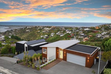 Photo of property in 22 Drayton Drive, Mount Pleasant, Christchurch, 8081