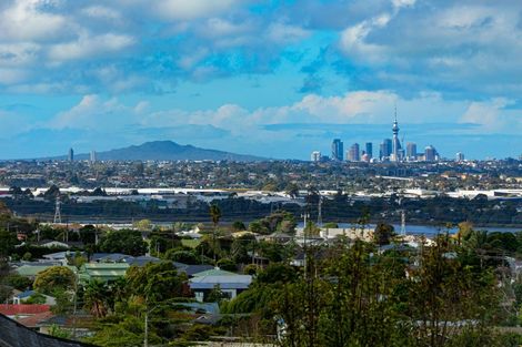 Photo of property in 1/4227 Great North Road, Glendene, Auckland, 0602
