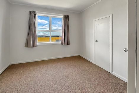 Photo of property in 43a Savoy Road, Glen Eden, Auckland, 0602