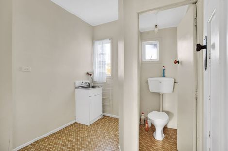 Photo of property in 28 Bayly Road, Moturoa, New Plymouth, 4310