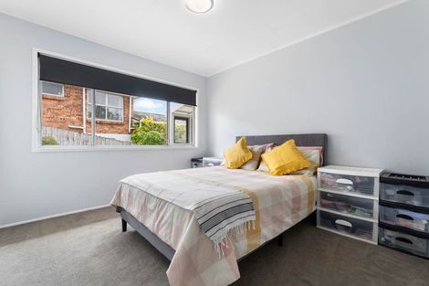 Photo of property in 52 Ayton Drive, Totara Vale, Auckland, 0629