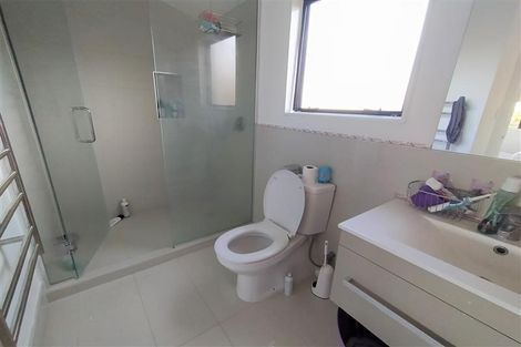 Photo of property in 1/20 Cassandra Grove, Totara Vale, Auckland, 0629