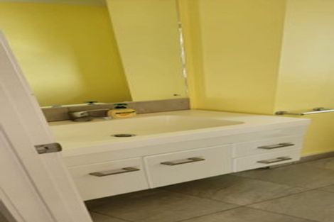Photo of property in 13 Cooladerry Place, Rosehill, Papakura, 2113
