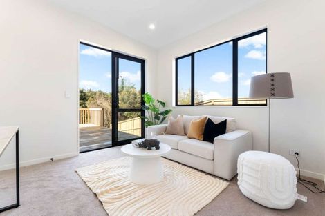 Photo of property in 16 Mcmenamin Place, Fairview Heights, Auckland, 0632