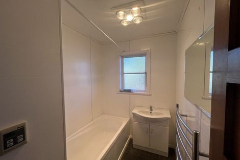 Photo of property in 6 Newall Avenue, Bryndwr, Christchurch, 8052