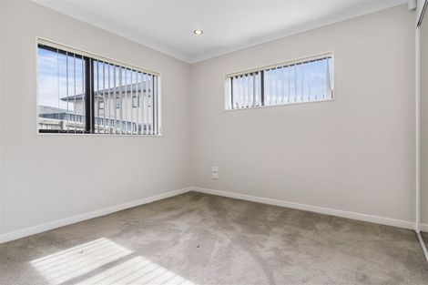 Photo of property in 6 Kirikiri Drive, Papakura, 2110