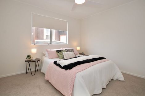 Photo of property in 1/17 Athena Drive, Totara Vale, Auckland, 0629