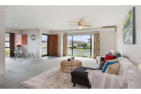 Photo of property in 2/56 Larnoch Road, Henderson, Auckland, 0610