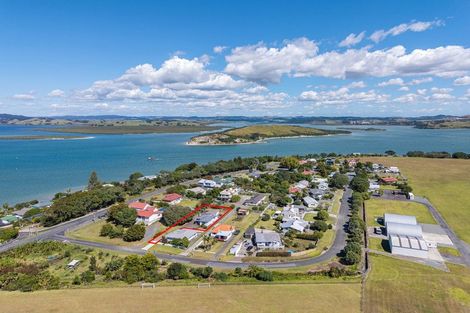 Photo of property in 1 Whimp Avenue, Onerahi, Whangarei, 0110