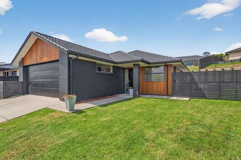 Photo of property in 4 Porokaiwhiri Avenue, Helensville, 0800
