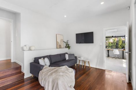 Photo of property in 12 Hyde Road, Rothesay Bay, Auckland, 0630