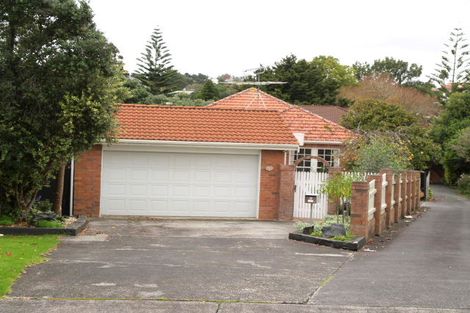 Photo of property in 2/17 Luplau Crescent, Cockle Bay, Auckland, 2014