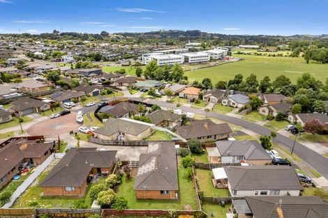 Photo of property in 16 Ironstone Place, Randwick Park, Auckland, 2105