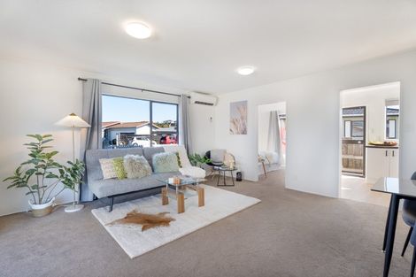 Photo of property in 43a Sunhaven Drive, Newlands, Wellington, 6037